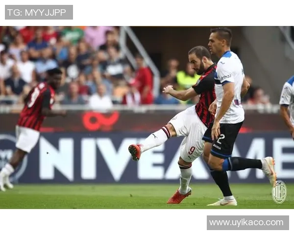 里昂大胜AC米兰6-2补时争议进球引发全场热议