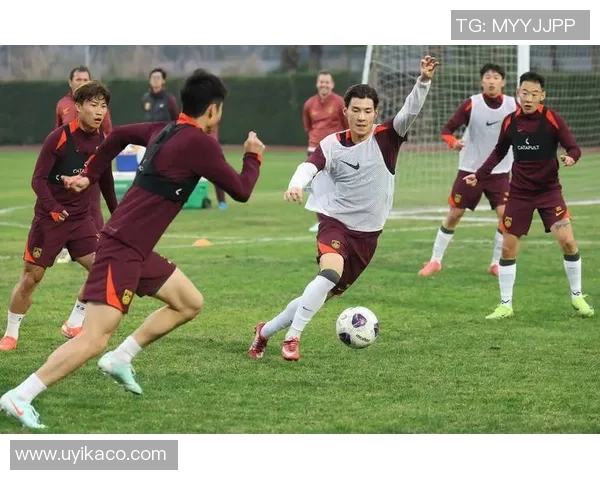 中超精彩对决巴黎圣日耳曼与曼联激战成平局帽子戏法瞬间点燃全场气氛