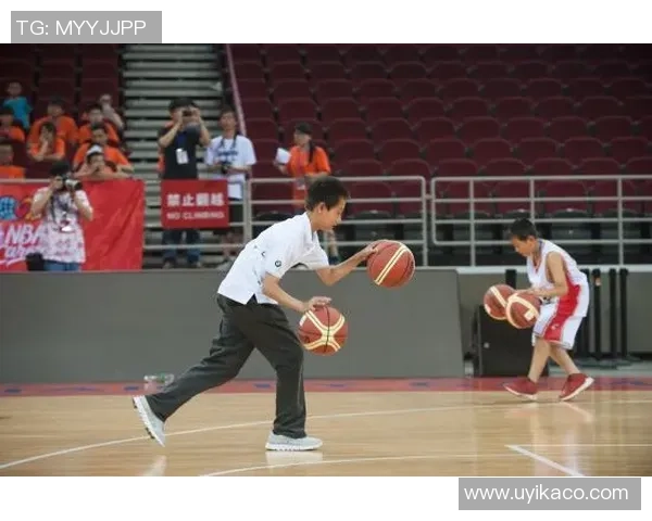 小姚明巨星的崛起与篮球梦想的追逐之路