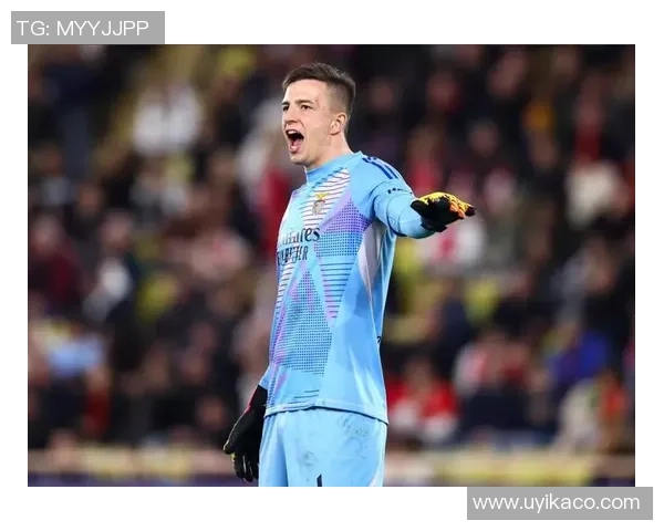 本菲卡逆袭曼联以2-1爆冷晋级世界杯赛场引发全场狂欢