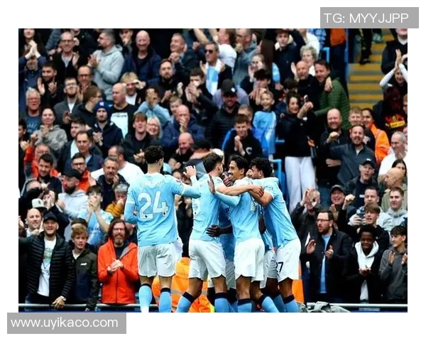 英超激战：那不勒斯险胜曼联乌龙球引发争议与全场沸腾