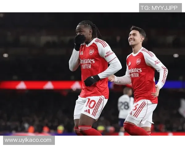 中超激战曼联与热刺战平零比零十大精彩瞬间引爆全场气氛