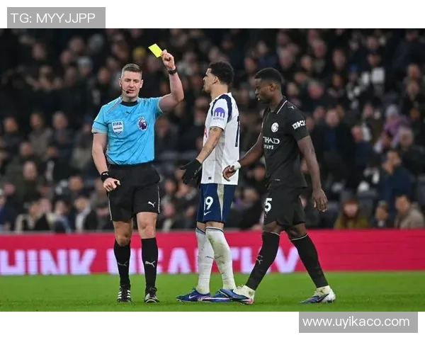 西甲激战:巴黎圣日耳曼与马竞握手言和争议判罚引发全场热议 西甲激战:巴黎圣日耳曼与马竞握手言和争议判罚引发全场热议